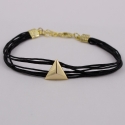 Bracelet cordon noir motif triangle plaqué or
