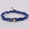Bracelet croisé de fils de soie bleu dur et d'une étoile montée sur une chaîne plaqué or
