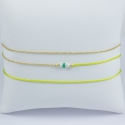Bracelet triple tour modèle Dario perles akoya keshi et émeraude doré et lien vert pomme by LFDM Jewelry