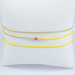 Bracelet corail modèle Amana et perles d'argent et chaine scintillante doré or jaune fil jaune by LFDM Fine Jewelry