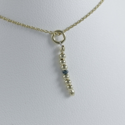 Collier perles intemporelles doré or champagne et diamant bleu by LFDM